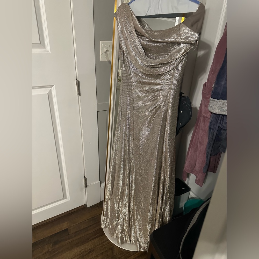 Alex Evening sleeveless dress